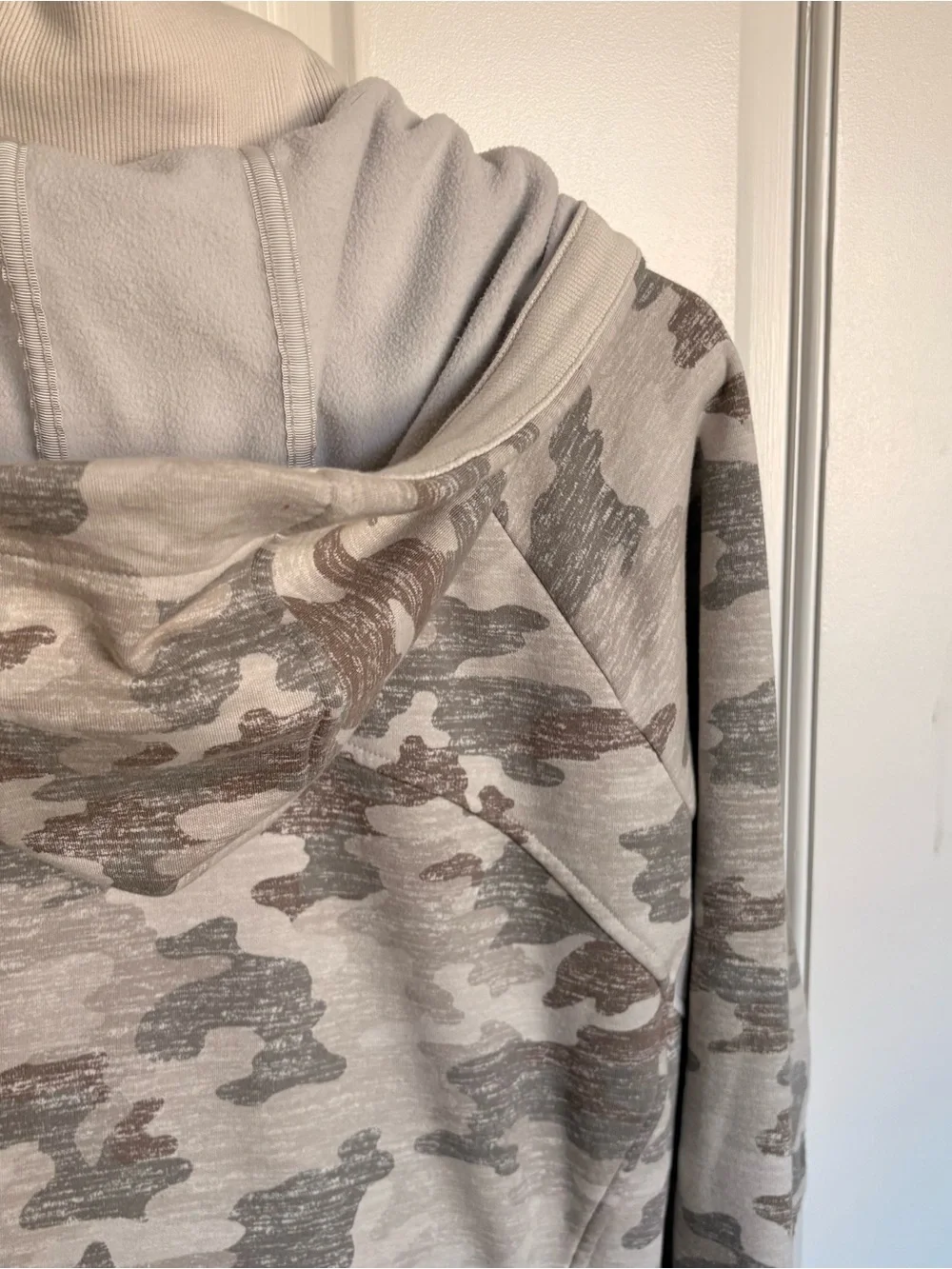 Athleta Triumph Printed Camo Hoodie Sweatshirt Jacket Activewear
